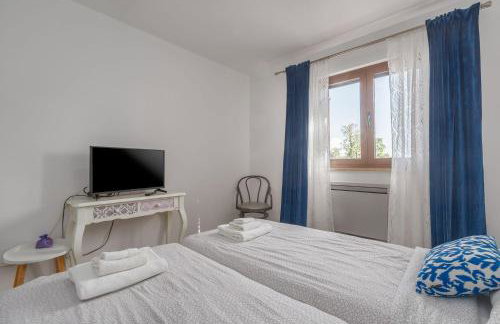 Malerische Villa mit Privatpool, mediterranem Garten, Outdoor-Kueche, Waschmaschine, Trockner - Photo 20