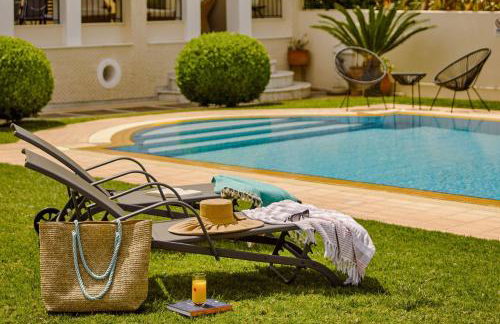 Renko Royal Villa - Private Infinity Pool & Garden - Athens Riviera - Foto 10