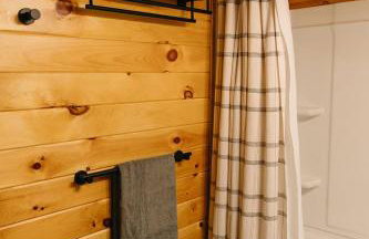 "Lumber Lodge" - Comfy & Woodsy Stay in RRG/Auxier - Foto 10