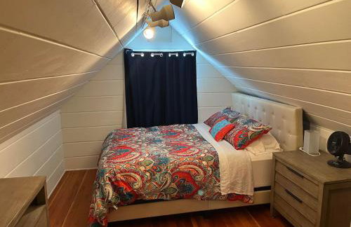 Secluded, Charming and Unique! Spacious Apartment EXCELLENT Central Location - Foto 12