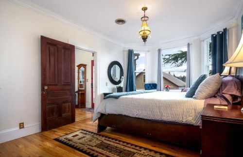 The Golden Parlor- Historic Victorian, Hot Tub - Foto 6