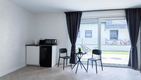ALFA Stuttgart Doppelzimmer Teeküche Porsche Bosch l Gemeinschaftsbad WIFI SmartTV l Terrasse l Double room with kitchenette and shared bathroom l Terrace BS21A4 - Foto 5