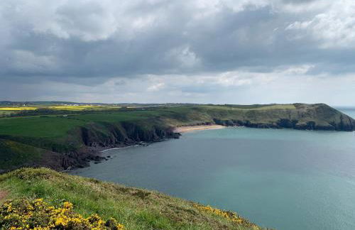 2 BR Beach Woods chalet with parking, 5 mins to beach - Foto 21