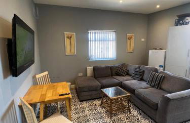 City West Apartments 3 bedroom large & modern Apartment - Photo 1