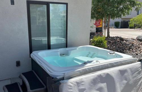 Spacious 5BR Resort Waterpark Access Sleeps 16 - Foto 2
