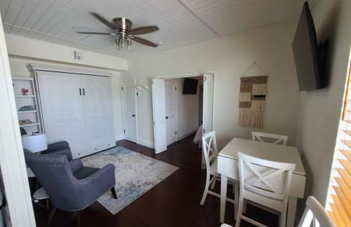 Two Duval Street Suites w parking and pool - Foto 11
