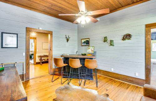 Historic Farmhouse with Modern Amenities and Hot Tub - Foto 13