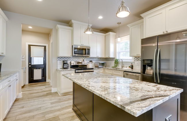 Centrally Located Stunning 3BR 2BA Near Downtown - Foto 15