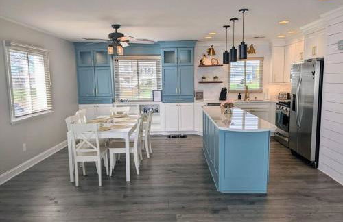 Bay Bliss - Private Beachfront Home with 180° Views & Hot Tub! - Foto 11