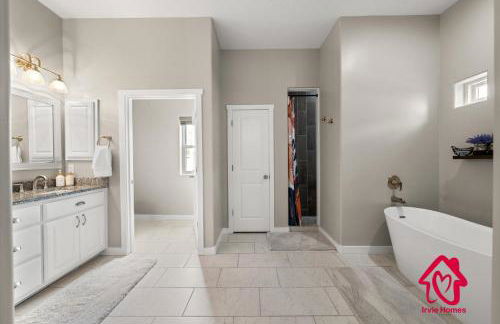 Fireside Oasis Retreat - An Irvie Home - Foto 37