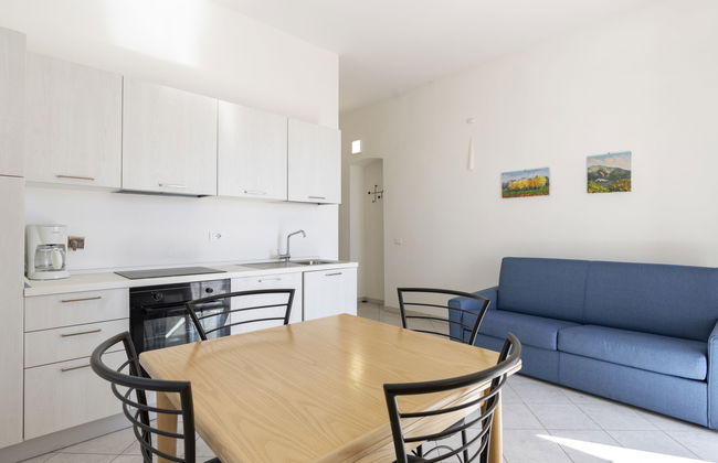 1 bedroom Apartment in San Bartolomeo al Mare with garden and terrace - Photo 8