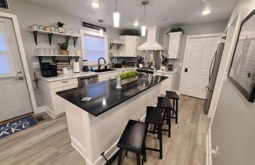 Newly Built Waterfront home w/Amazing Views - Foto 41