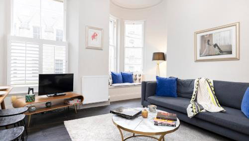 JOIVY Iconic Cockburn Street 4 Bedroom Apartment: Heart of Old Town - Foto 2