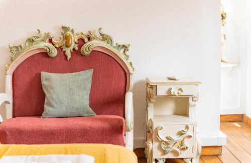 Charming Classic-Rustic Retreat in Historic Lisbon - Photo 11