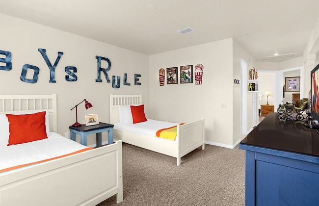 Spacious Home w Garden BBQ and Games at Golf Club - Photo 30