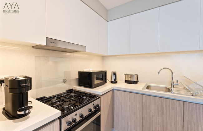 Aya - Elegant 1BR Apartment With Balcony and Creek Views - Photo 14