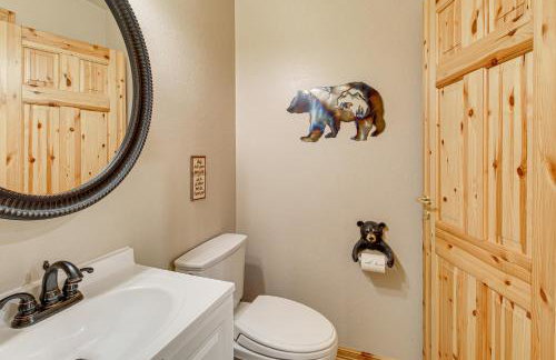 Rustic Lakeside Cabin on 3 Acres with Nature Views! - Foto 16