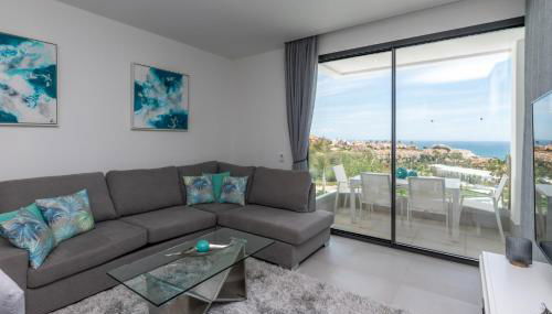 Luxury 2BR Seaviews - Santa Barbara Heights - Photo 4