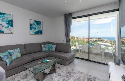 Luxury 2BR Seaviews - Santa Barbara Heights - Photo 4