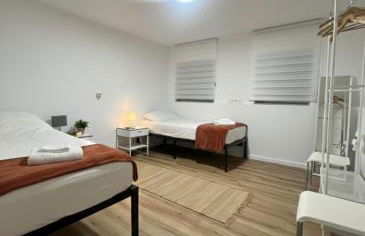 Cozy Apartment with Excellent Transport Links to Old Town, Main Station and Trade Fair - Foto 3