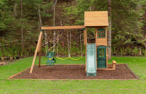 TreeTops Ayframe, Supersized AFrame on the River with Hot Tub - Foto 6