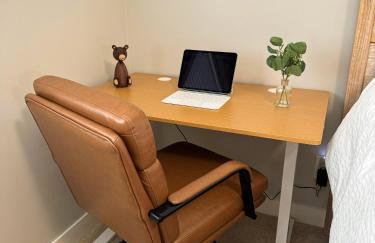 Built 2016 Pristine Lake House for Boating, Remote Work, Hiking and Relaxing - Foto 3