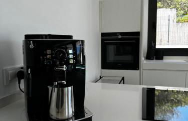 Marbella Bliss - Luxury 4-Bedroom VILLA with Garden, Private POOL & Jacuzzi, Marbesa near- 5 min to the Cabopino Beach - Photo 63