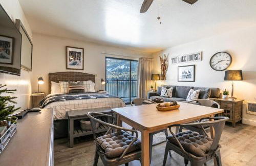 Beautiful Deluxe Studio w/Lake View #245 at Donner Lake Village - Foto 10