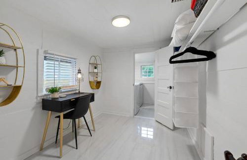 Coco's Cozy Cabana - Hot Tub Walk to Downtown - Foto 17