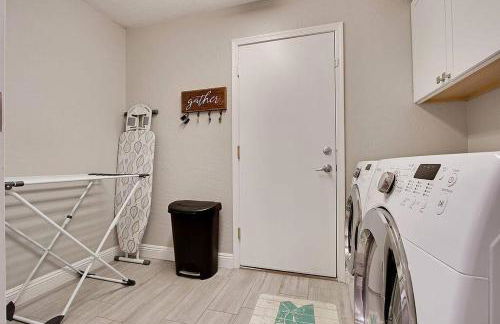 HOLLYHOCK - Pet-Friendly 4BR Heated Pool & Near Golf - Foto 25