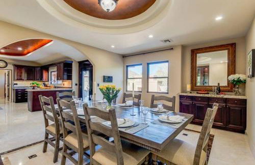 Estate Resort Style Oasis 6BDRM, 5.5 Bath Heated Pool with Misters - Foto 40