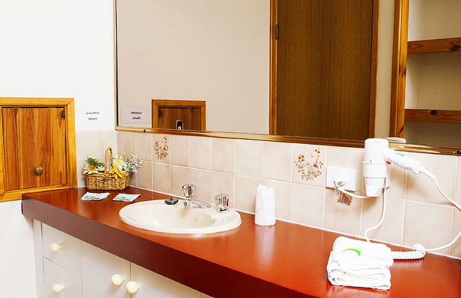 Cleveland Visitor Villas Motel - Photo 17