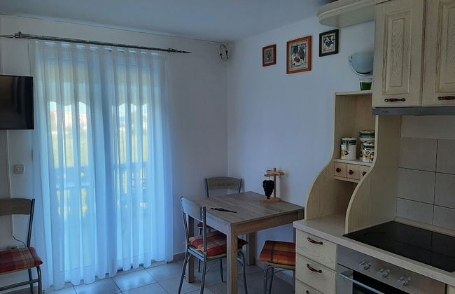 Impeccable 2-bed Apartment in Zaton - Photo 4