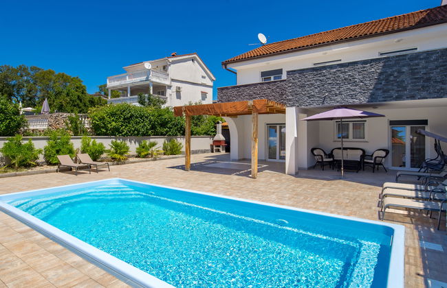 Villa Mira - Photo 1