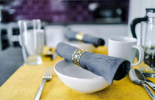 Beach Retreat with Hot Tub Sleeps 8 - Foto 18