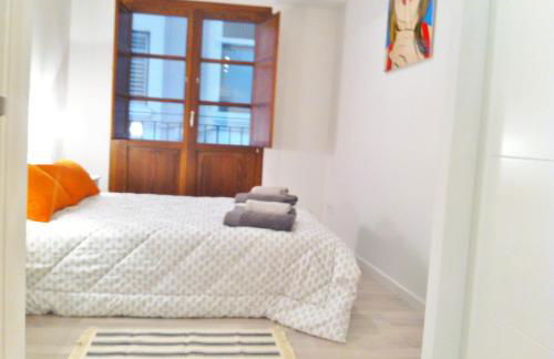 Superb Central Market Apt - Photo 10