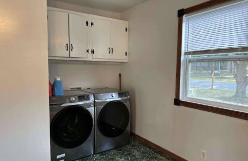 Comfy 3br/2ba steps away from Marian Day grounds - Foto 37