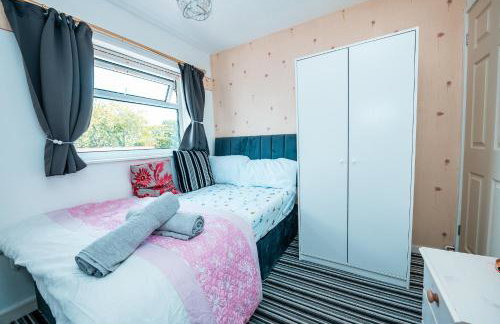 Family & Group Stay in Manchester - Free Parking - Foto 38