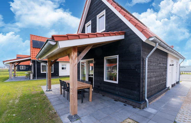 Luxurious Holiday Home With Parking - Photo 22