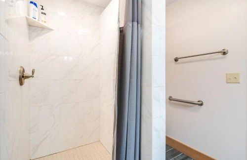 Sawyers Cabin with Hot Tub in Blue Ridge Mtns! - Foto 23