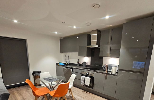 Balcony View Apartment- Sleeps 5 & Private Parking - Foto 16