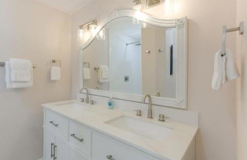 Family Home with Stunning Water Views in Tavares! - Photo 26