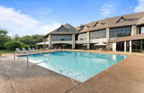 Couples Condo Retreat Overlooking Golf Course - Foto 29