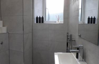 City Convenience, Calm Comfort-- A Stylish One-Bedroom Retreat Just 3 Stops from the Heart of the City - Foto 12