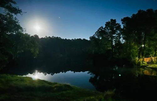 Ultimate Backyard Oasis, Heated Pool, Spa and Lake - Foto 40