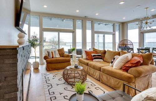 Waterfront Watertown Condo with Patio and Pool Access! - Foto 1