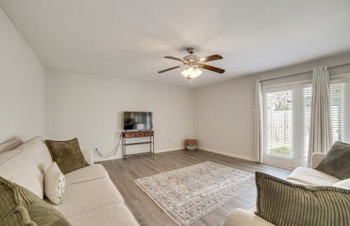 DFW Home Base! Quiet Suburb Stay with Yard - Foto 8