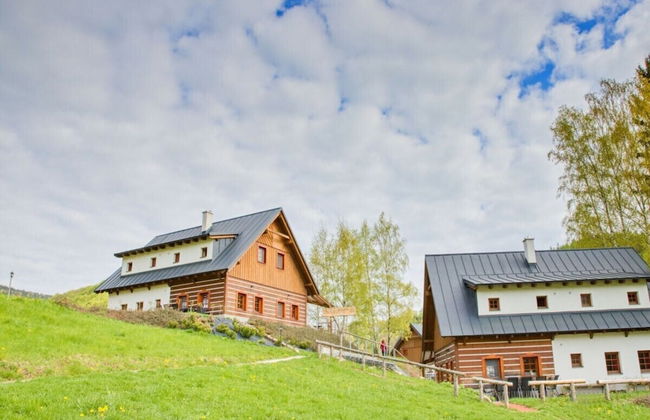 Inviting Villa With Warm Ambience - Photo 33