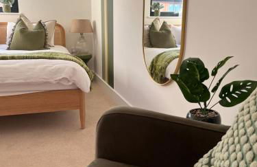 Still Waters - Luxury Lakeside Retreat with Hot Tub - Photo 58