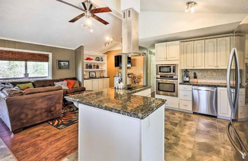 Holiday Island Home: Hot Tub & Wood Stove! - Foto 11